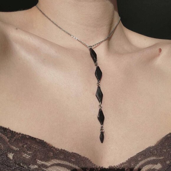 Gothic black diamond-shaped rosary necklace with a small silver chain - Picture 2 of 8